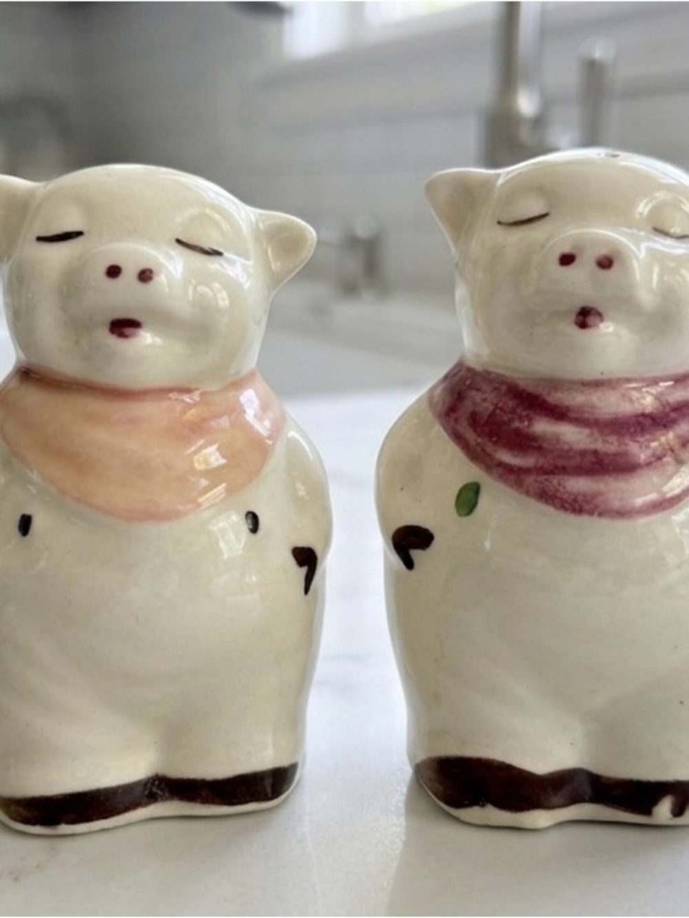 Vintage 50’s Shawnee Pottery 3 Inch Smiley Pig salt and pepper shakers